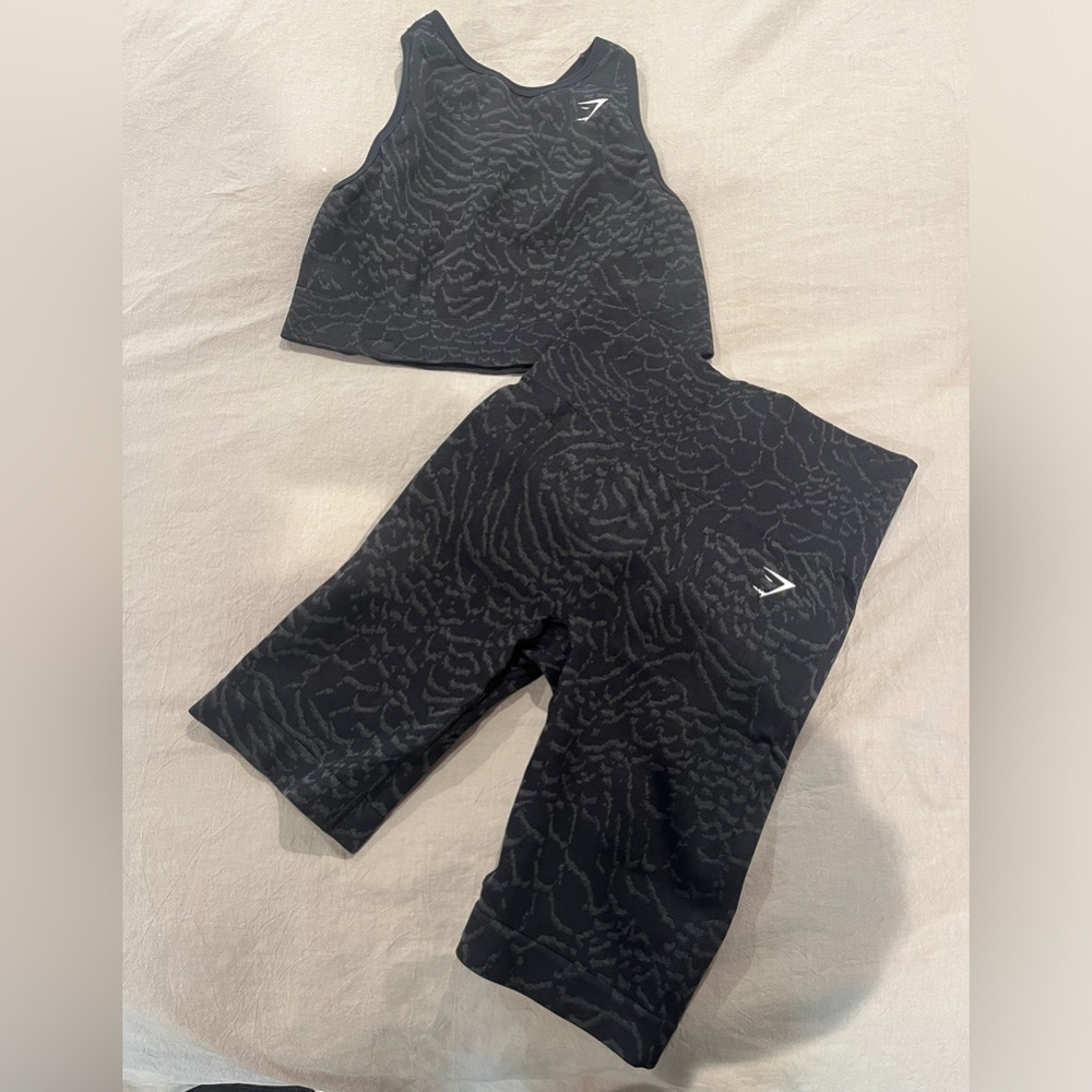 Gymshark adapt animal set size M top size S bottoms